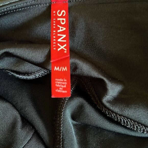 NWOT Spanx Black Faux Leather Shapewear Leggings Sz M - Picture 9 of 9